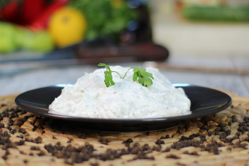 haydari ve yoğurtlu meze çeşitleri farklı mezeler