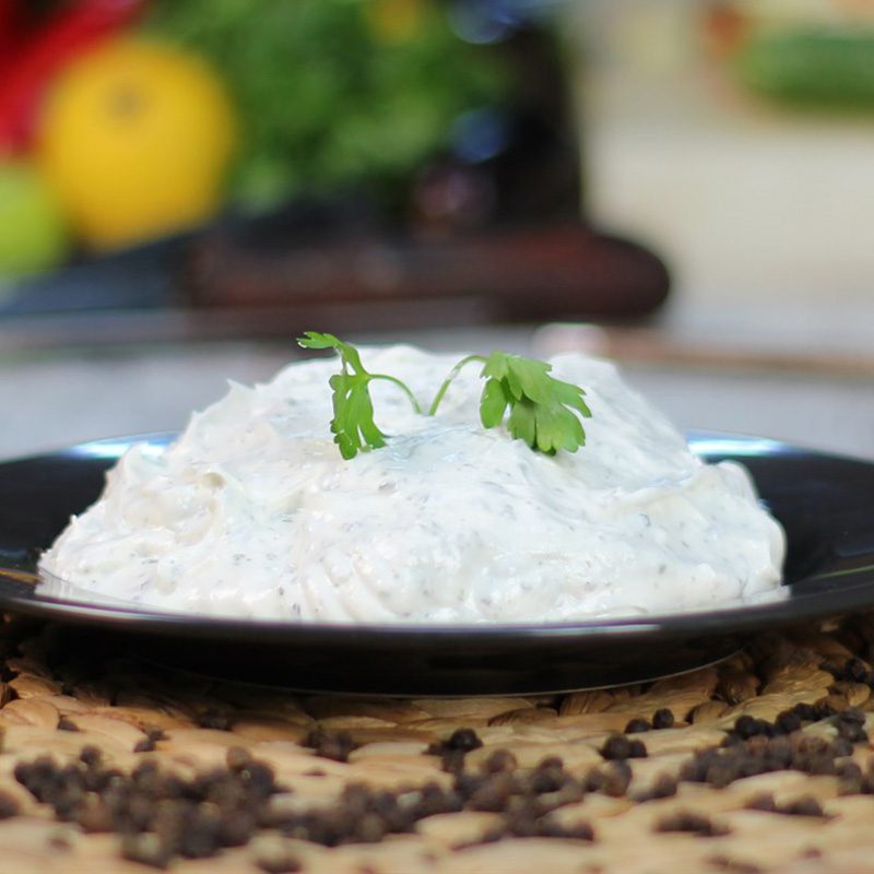 haydari ve yoğurtlu meze çeşitleri farklı mezeler